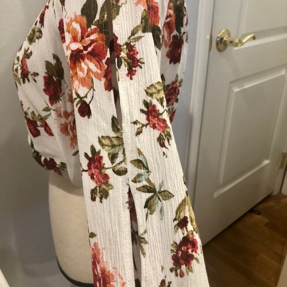 Women’s Ambiance Cropped Top size small - Picture 4 of 5